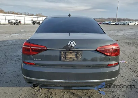 2017 Volkswagen Passat R-Line z USA, uszkodzony, nr VIN 1VWDT7A34HC024092